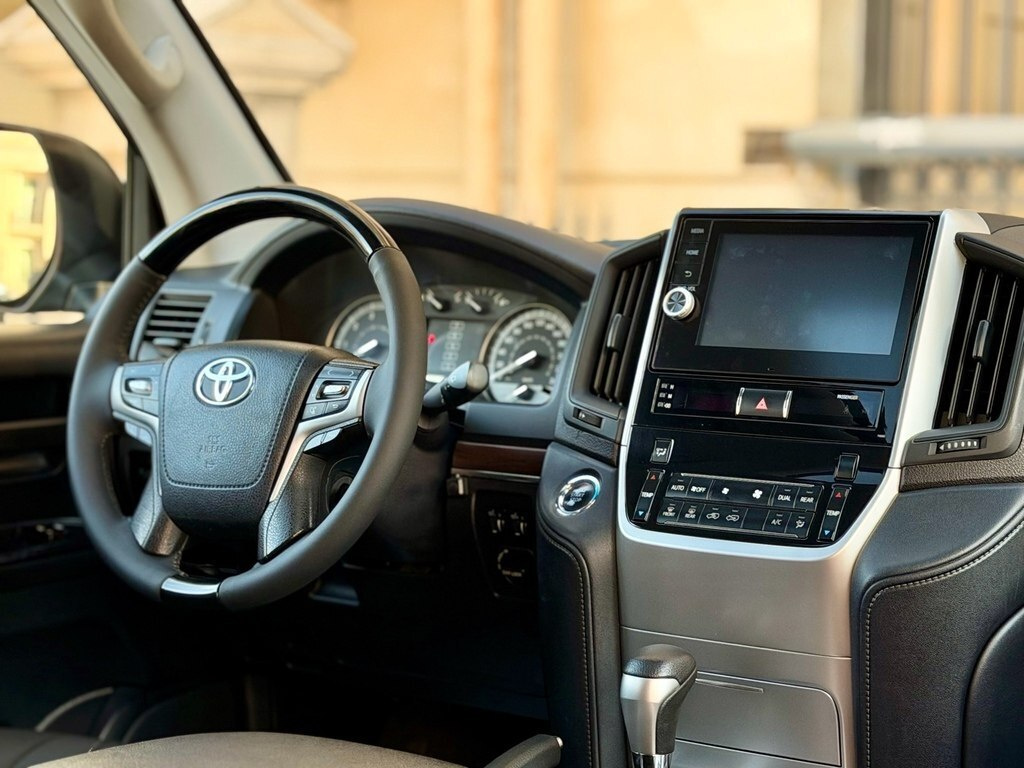 2019 Toyota Land Cruiser, 4.0L, 92000km - Image 13