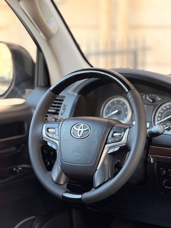 2019 Toyota Land Cruiser, 4.0L, 92000km - Image 14