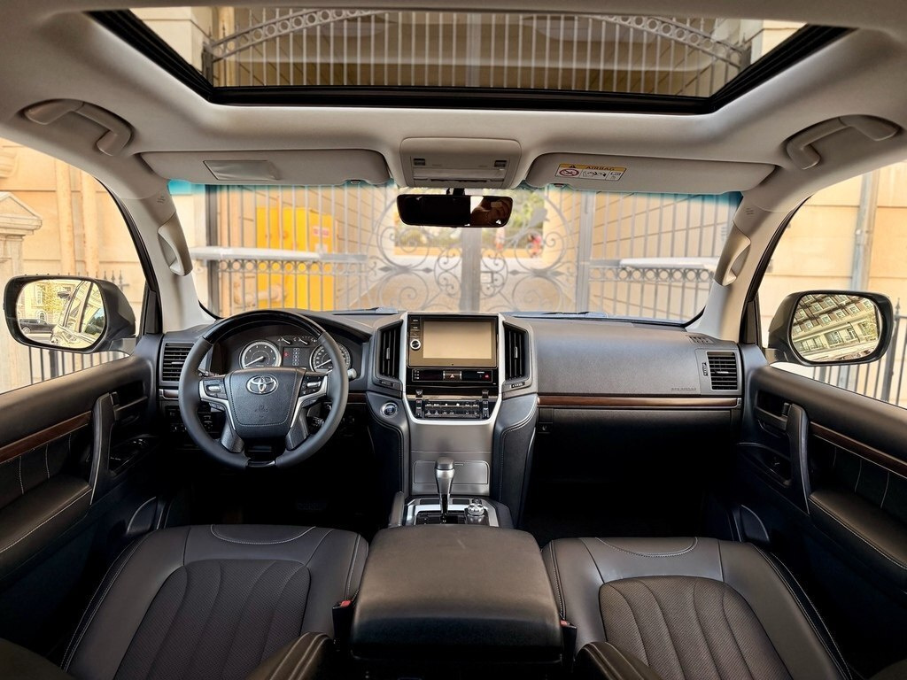 2019 Toyota Land Cruiser, 4.0L, 92000km - Image 15