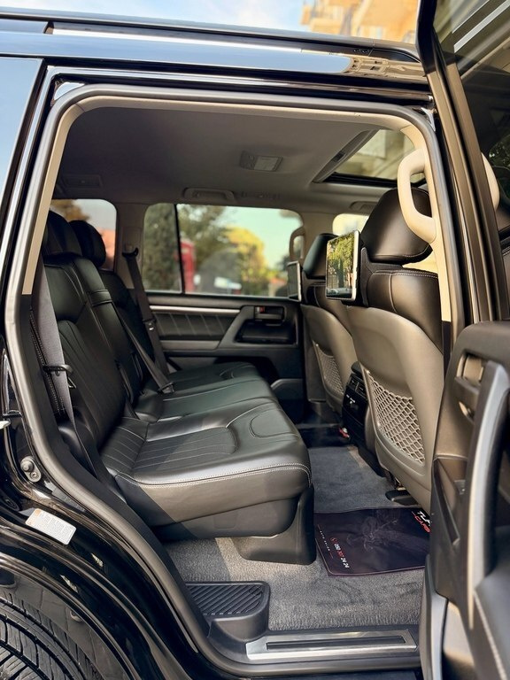 2019 Toyota Land Cruiser, 4.0L, 92000km - Image 16