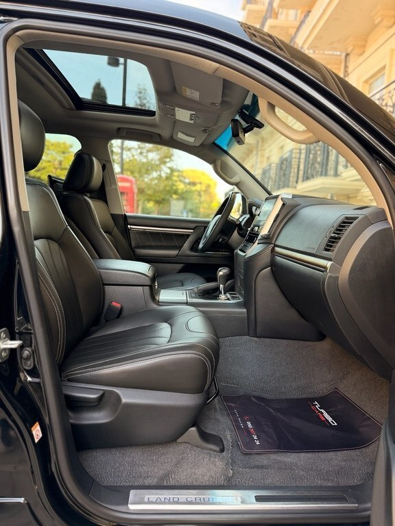 2019 Toyota Land Cruiser, 4.0L, 92000km - Image 17