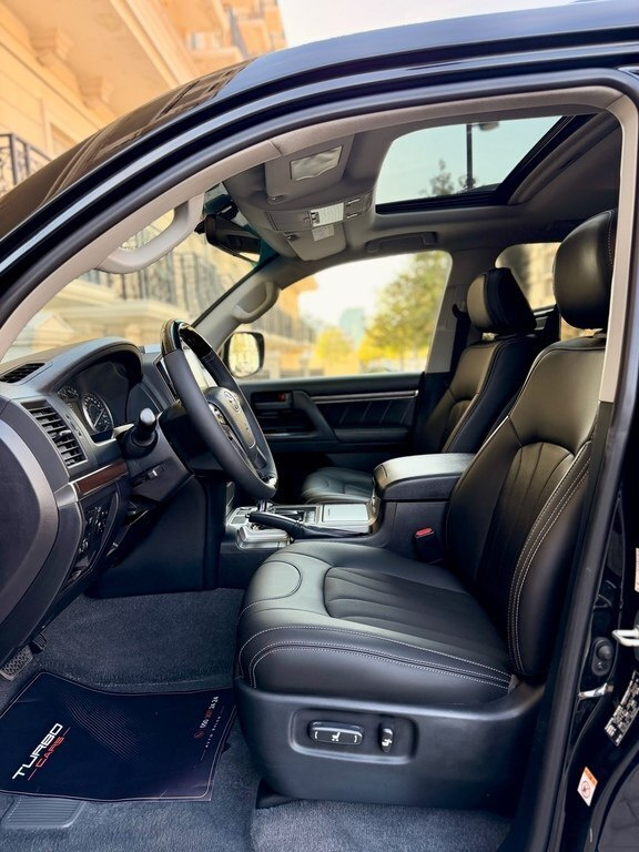 2019 Toyota Land Cruiser, 4.0L, 92000km - Image 18