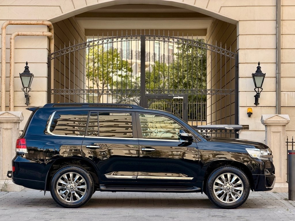 2019 Toyota Land Cruiser, 4.0L, 92000km - Image 19