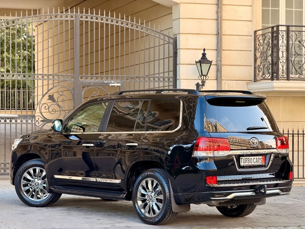2019 Toyota Land Cruiser, 4.0L, 92000km - Image 3