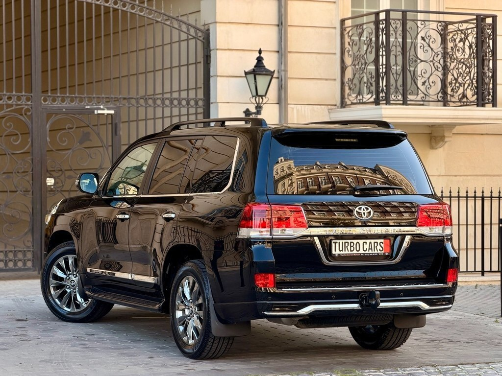 2019 Toyota Land Cruiser, 4.0L, 92000km - Image 4