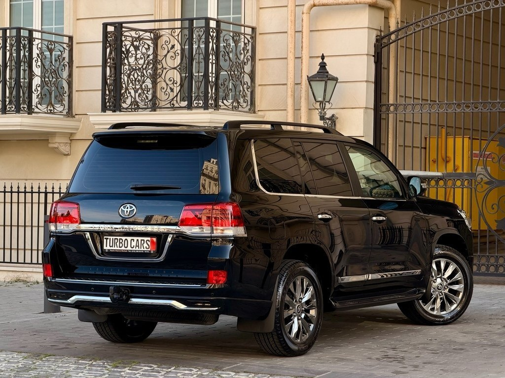 2019 Toyota Land Cruiser, 4.0L, 92000km - Image 5