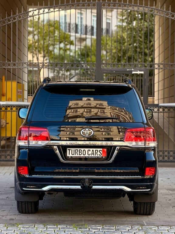 2019 Toyota Land Cruiser, 4.0L, 92000km - Image 6