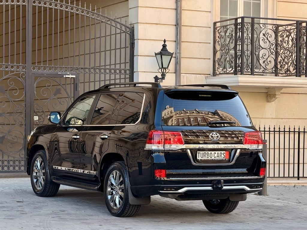 2019 Toyota Land Cruiser, 4.0L, 92000km - Image 7