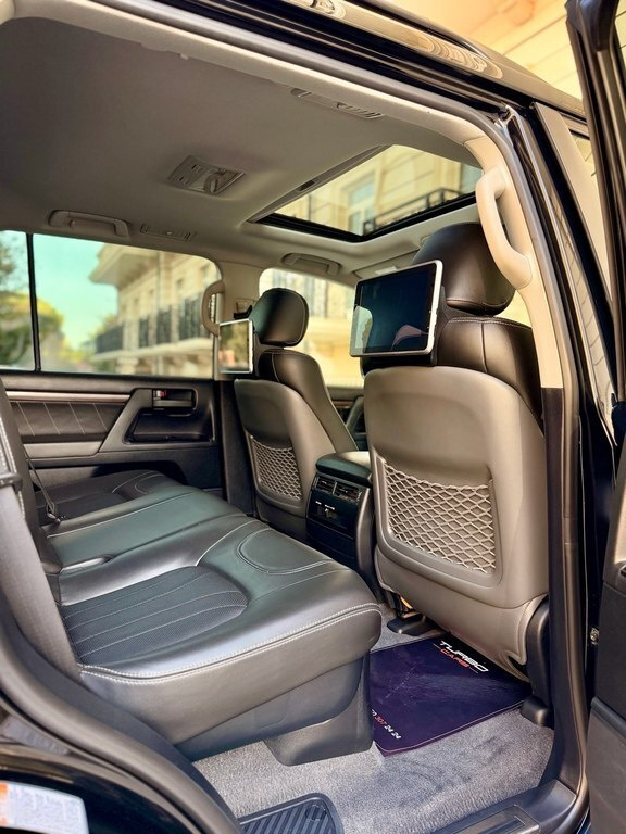 2019 Toyota Land Cruiser, 4.0L, 92000km - Image 8