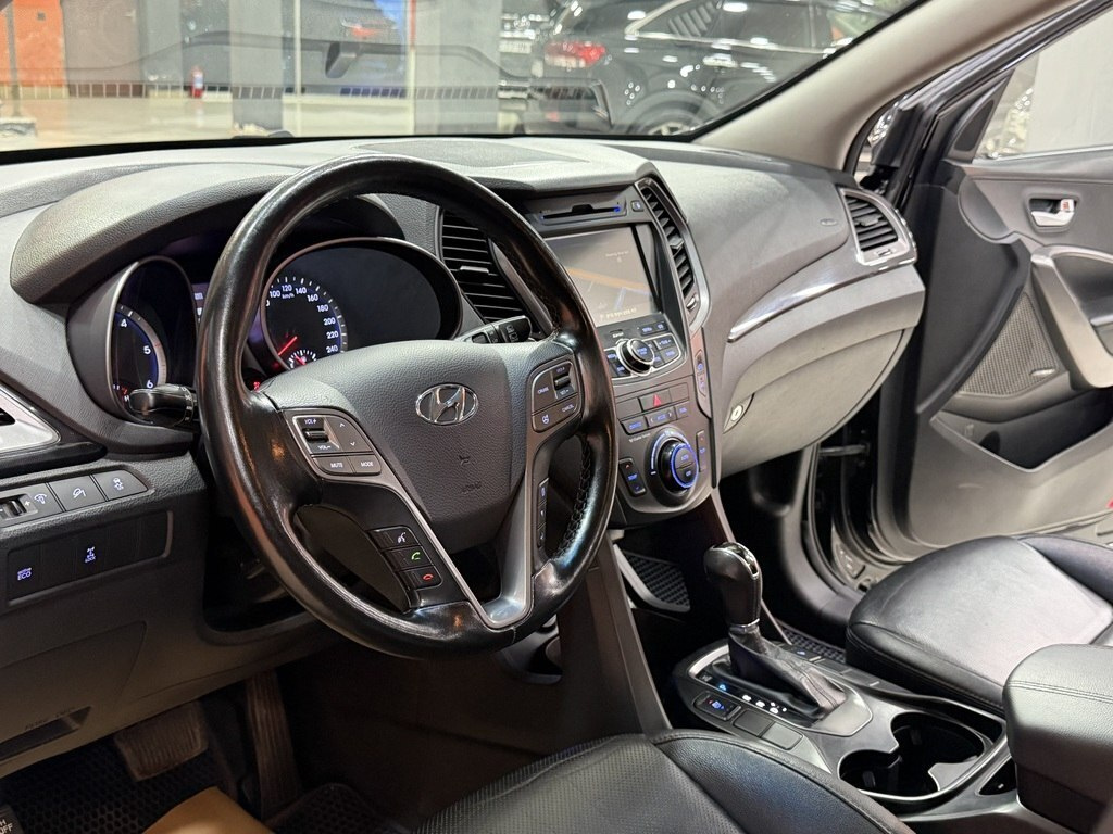 2014 Hyundai Santa Fe, 2.0L, 234000km - Image 11