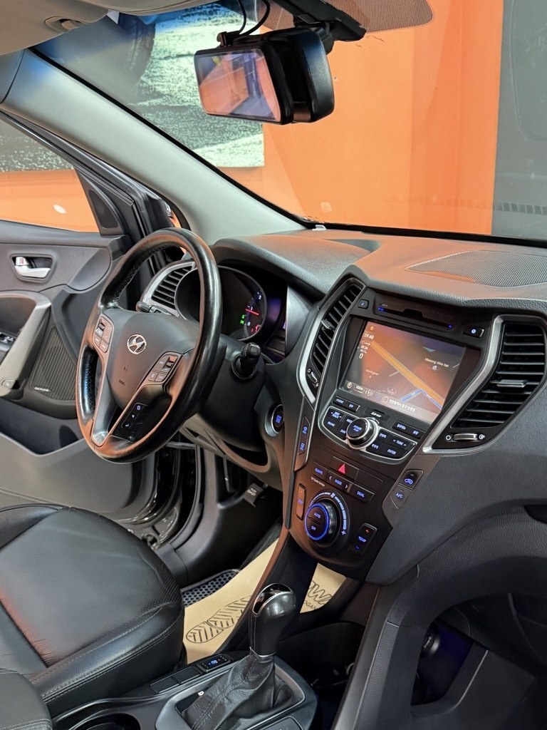 2014 Hyundai Santa Fe, 2.0L, 234000km - Image 14