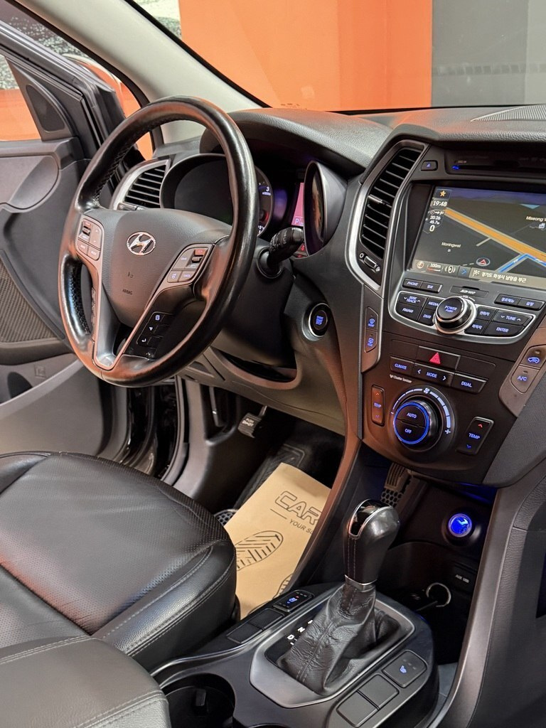 2014 Hyundai Santa Fe, 2.0L, 234000km - Image 15