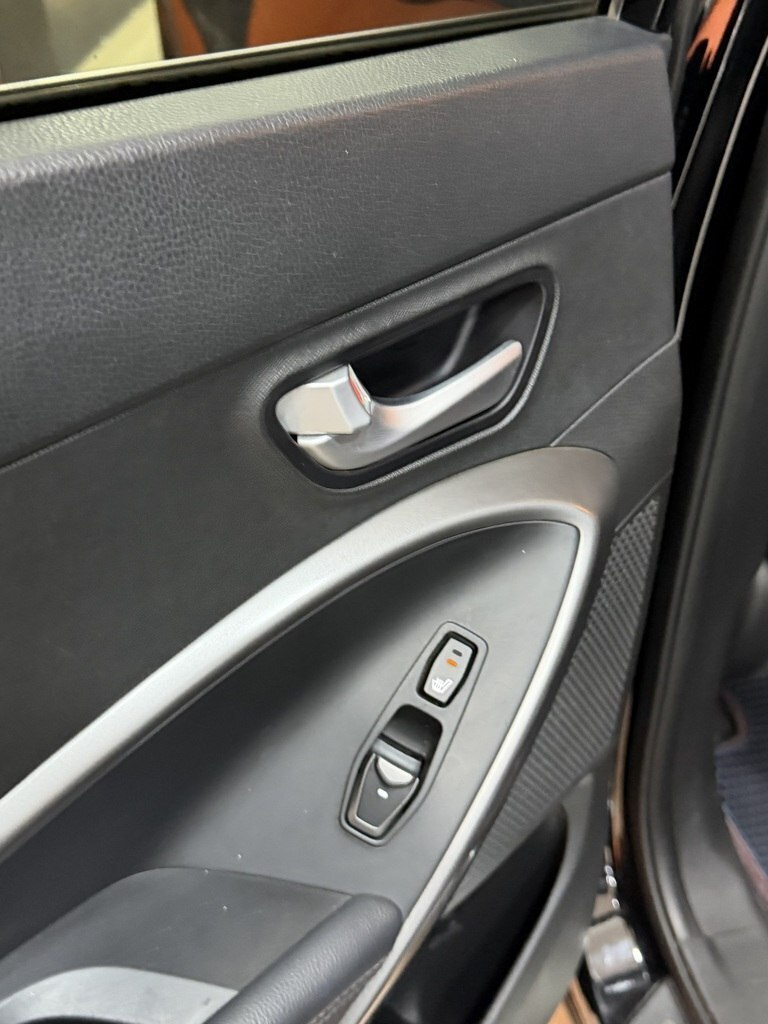 2014 Hyundai Santa Fe, 2.0L, 234000km - Image 21