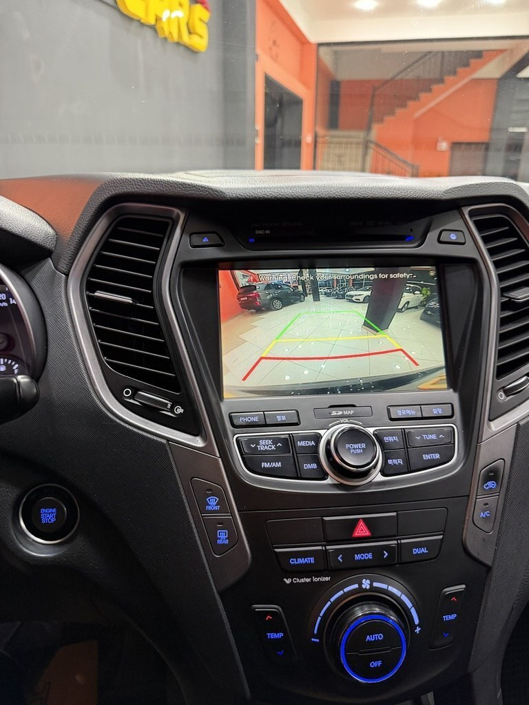 2014 Hyundai Santa Fe, 2.0L, 234000km - Image 23