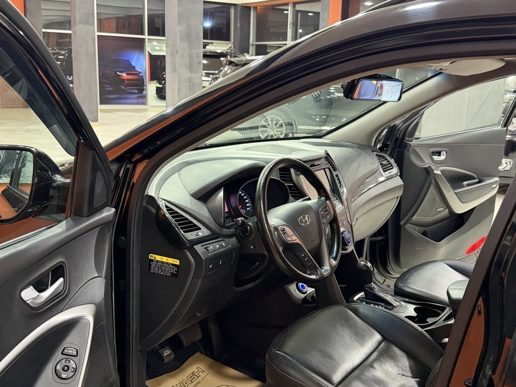 2014 Hyundai Santa Fe, 2.0L, 234000km - Image 10