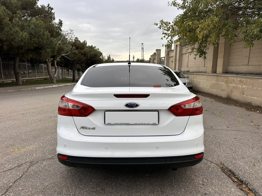 2014 Ford Focus, 1.6L, 240000km - Image 4