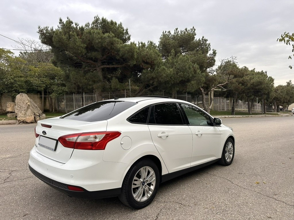 2014 Ford Focus, 1.6L, 240000km - Image 5