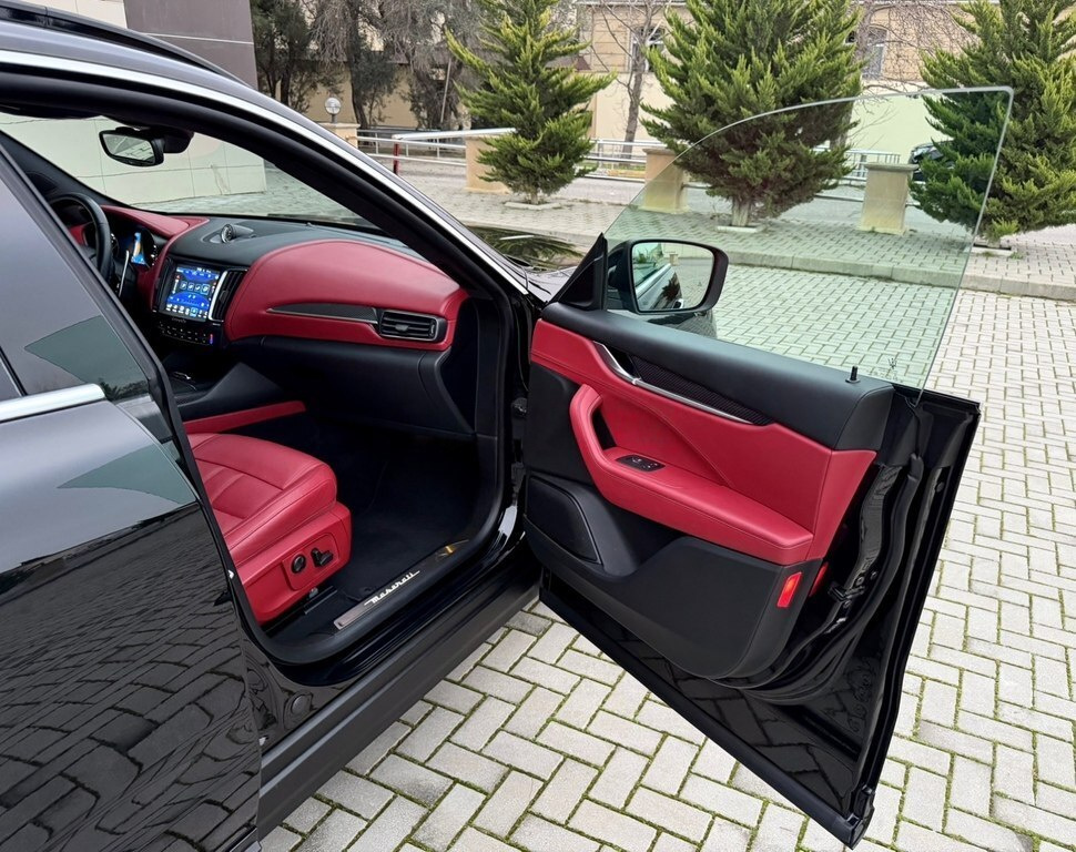 2017 Maserati Levante, 3.0L, 98000km - Image 11