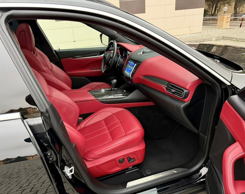 2017 Maserati Levante, 3.0L, 98000km - Image 12