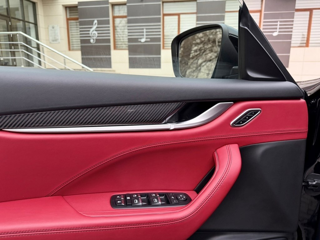 2017 Maserati Levante, 3.0L, 98000km - Image 16