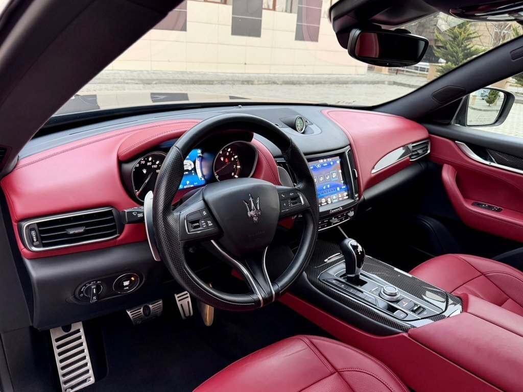 2017 Maserati Levante, 3.0L, 98000km - Image 18