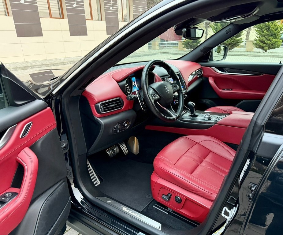 2017 Maserati Levante, 3.0L, 98000km - Image 19