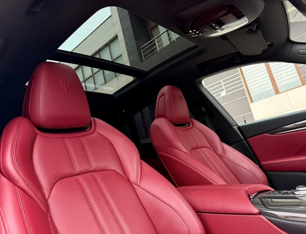 2017 Maserati Levante, 3.0L, 98000km - Image 10