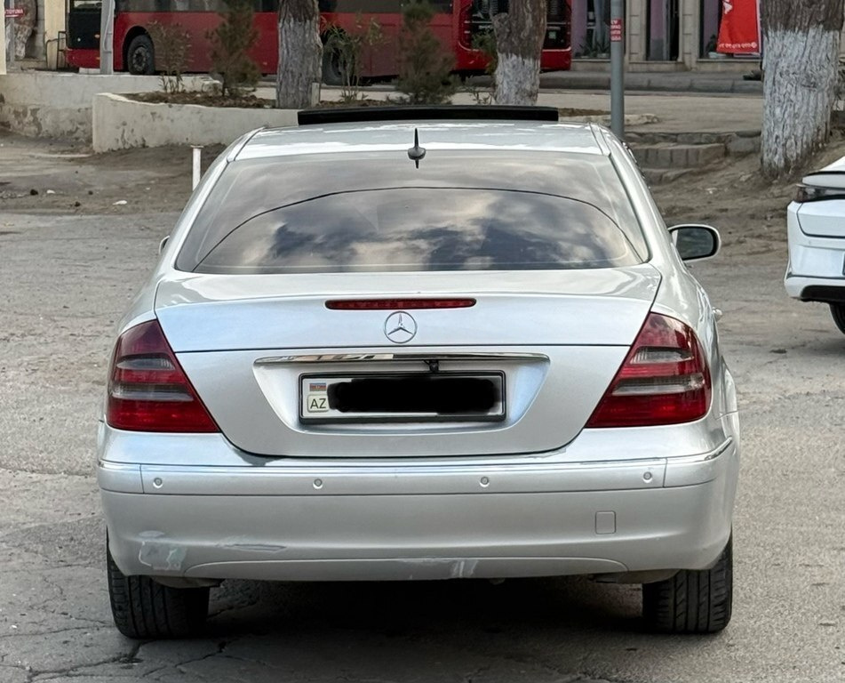 2002 Mercedes E 270, 2.7L, 490000km - Image 2