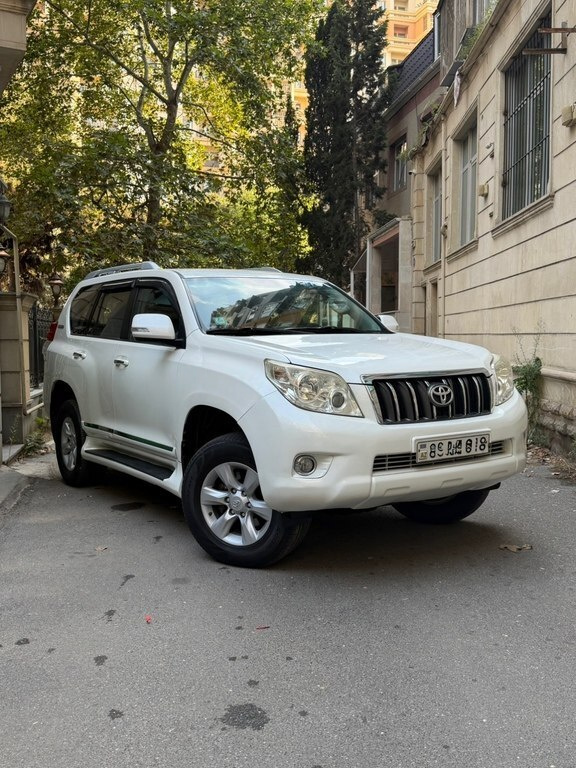 2010 Toyota Land Cruiser Prado, 2.7L, 195000km - Image 1