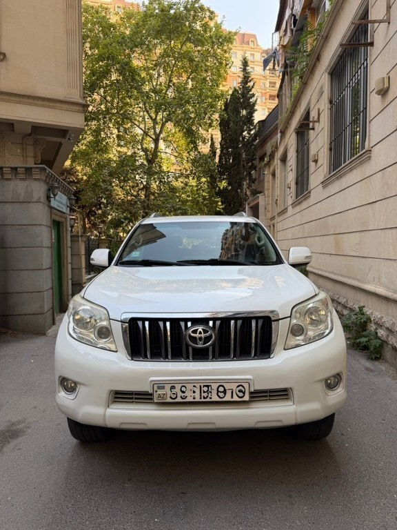 2010 Toyota Land Cruiser Prado, 2.7L, 195000km - Image 2