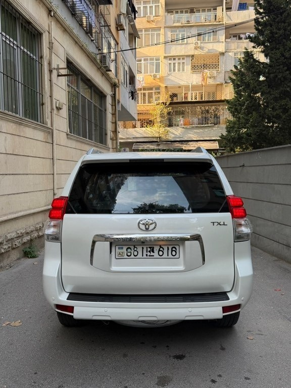 2010 Toyota Land Cruiser Prado, 2.7L, 195000km - Image 3