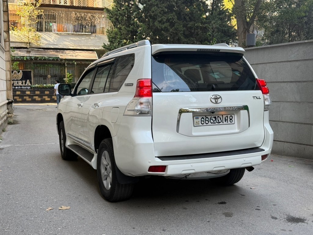 2010 Toyota Land Cruiser Prado, 2.7L, 195000km - Image 7