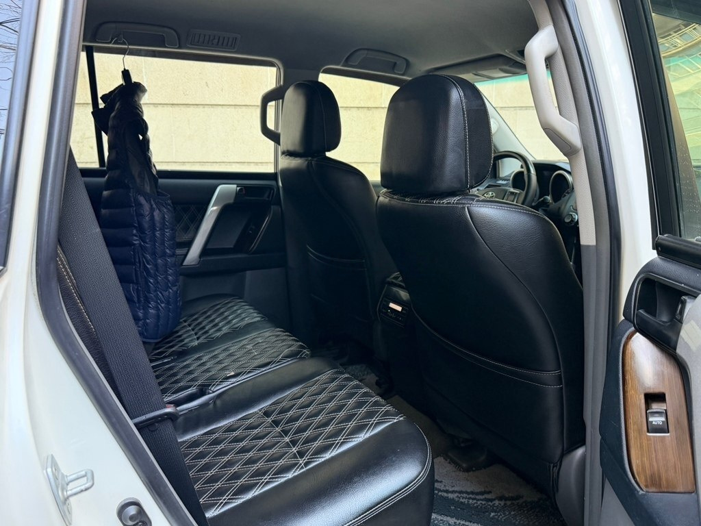 2010 Toyota Land Cruiser Prado, 2.7L, 195000km - Image 10