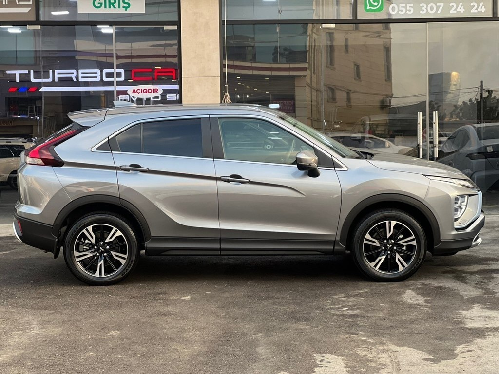 2023 Mitsubishi Eclipse Cross, 2.0L, 1723km - Image 11
