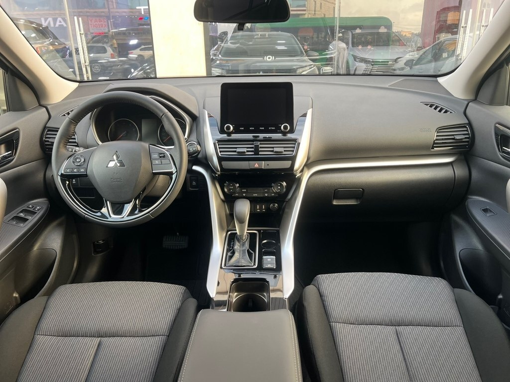2023 Mitsubishi Eclipse Cross, 2.0L, 1723km - Image 18