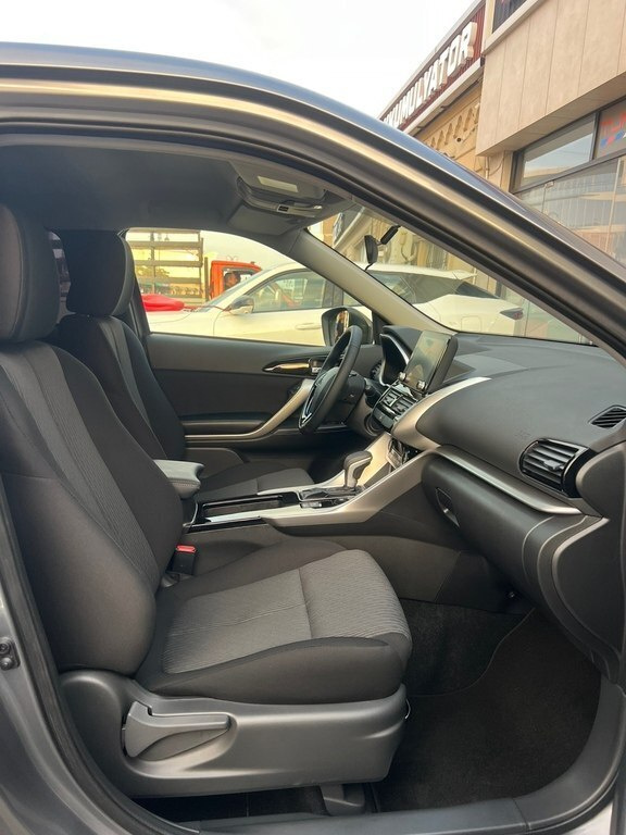 2023 Mitsubishi Eclipse Cross, 2.0L, 1723km - Image 19