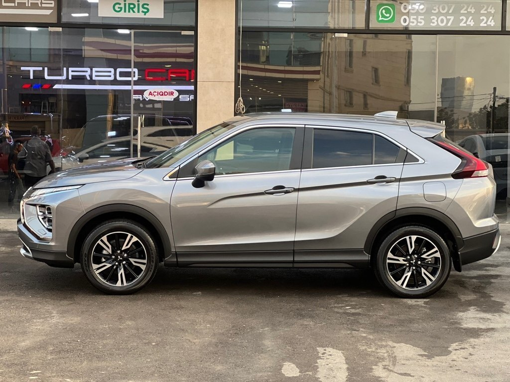 2023 Mitsubishi Eclipse Cross, 2.0L, 1723km - Image 7