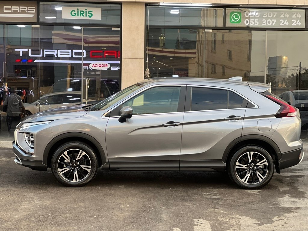 2023 Mitsubishi Eclipse Cross, 2.0L, 1723km - Image 8