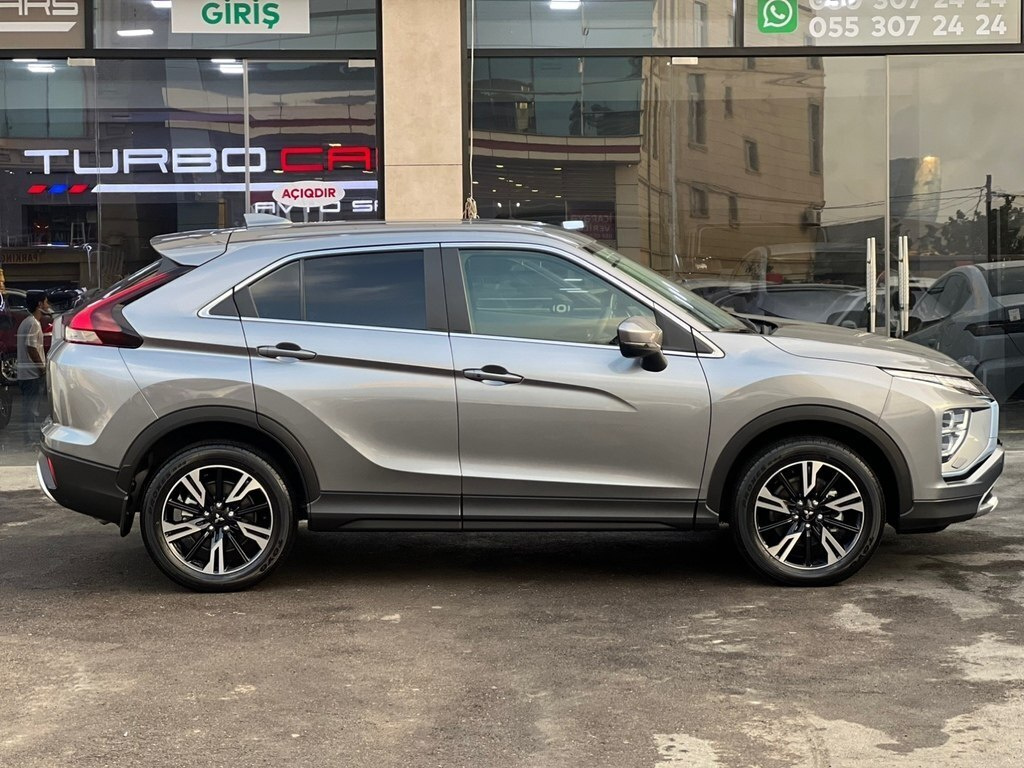 2023 Mitsubishi Eclipse Cross, 2.0L, 1723km - Image 10