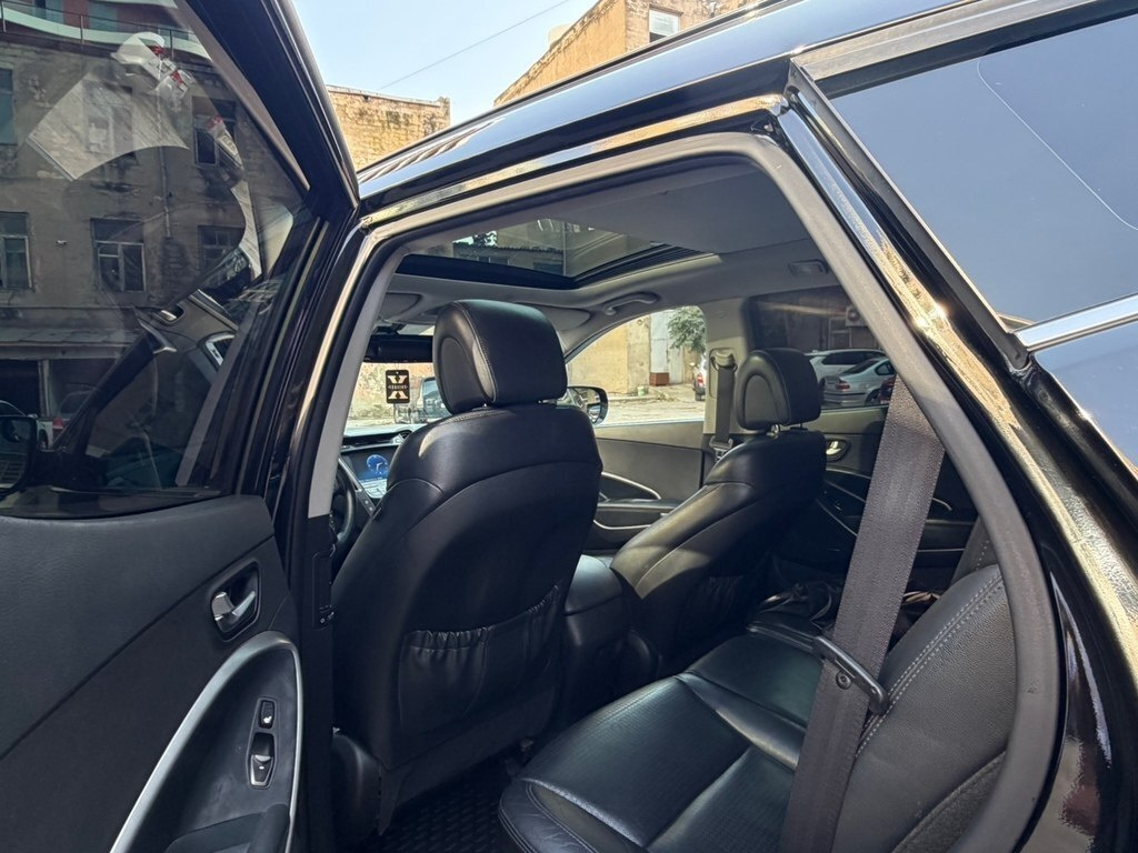 2012 Hyundai Santa Fe, 2.0L, 210000km - Image 14