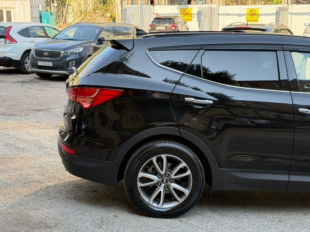 2012 Hyundai Santa Fe, 2.0L, 210000km - Image 7