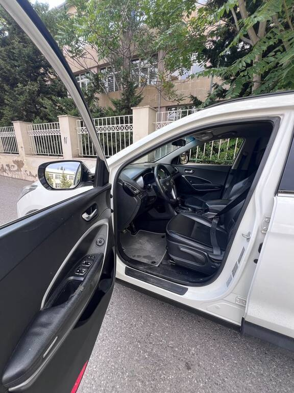 2012 Hyundai Santa Fe, 2.4L, 222000km - Image 3