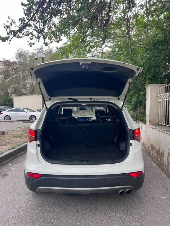 2012 Hyundai Santa Fe, 2.4L, 222000km - Image 4