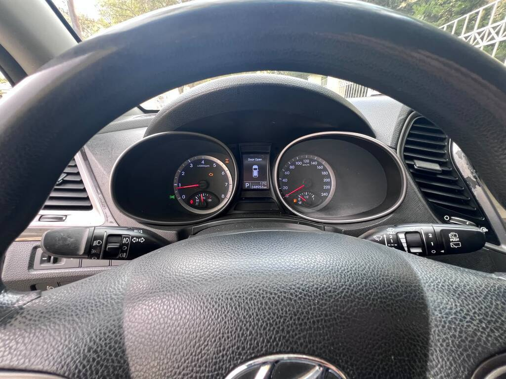 2012 Hyundai Santa Fe, 2.4L, 222000km - Image 8