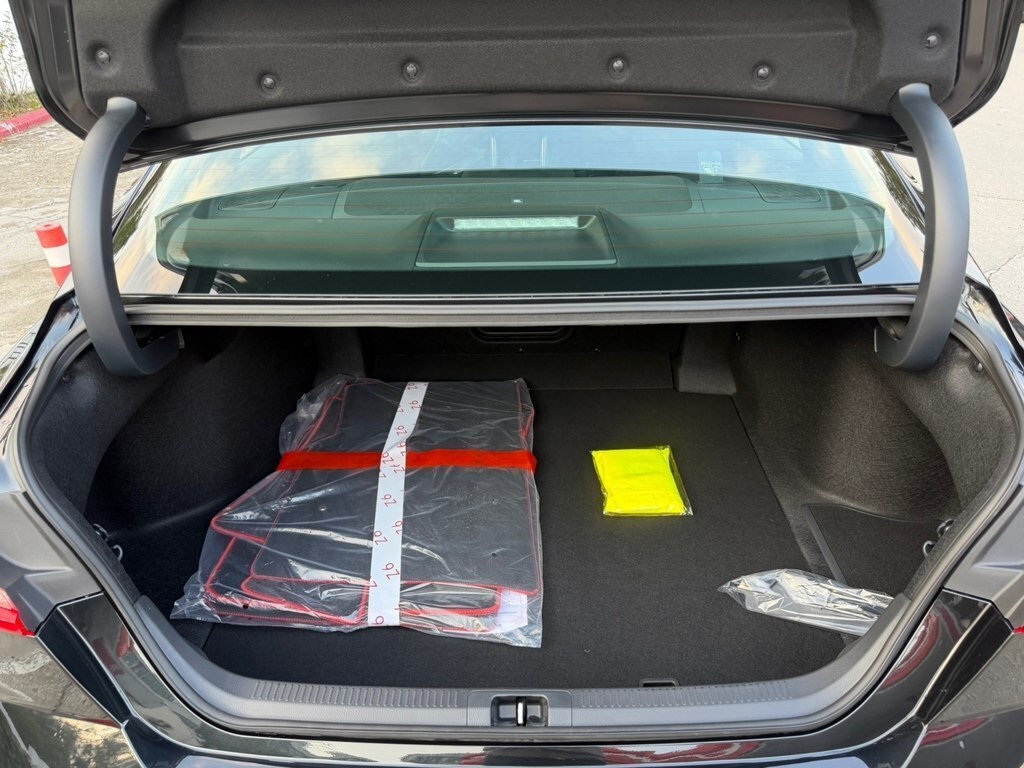 2026 Toyota Camry, 2.0L, 0km - Image 19