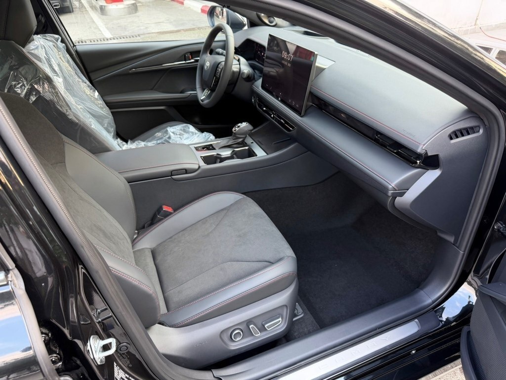 2026 Toyota Camry, 2.0L, 0km - Image 9