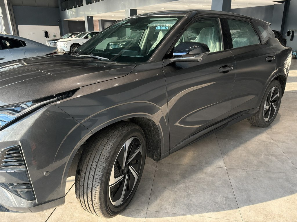 2026 Changan Uni-Z, 1.5L, 0km - Image 2