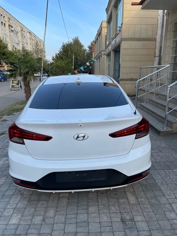 2019 Hyundai Elantra, 2.0L, 200000km - Image 2