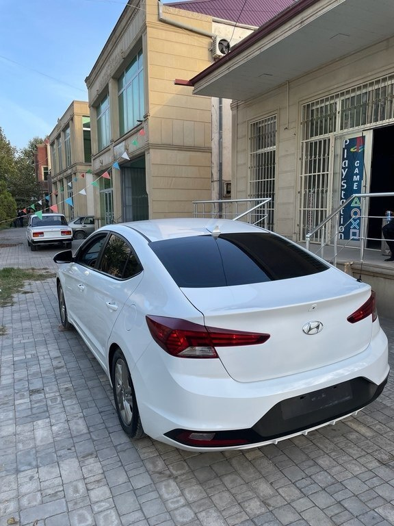 2019 Hyundai Elantra, 2.0L, 200000km - Image 3