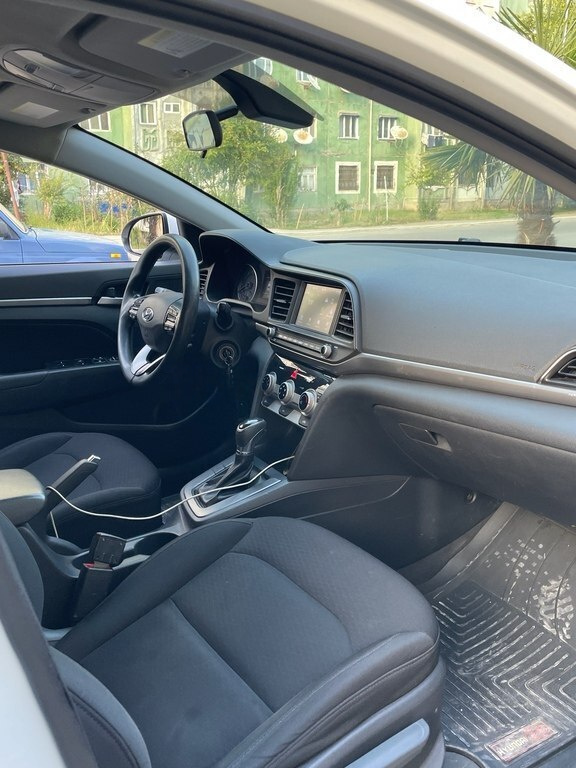 2019 Hyundai Elantra, 2.0L, 200000km - Image 6